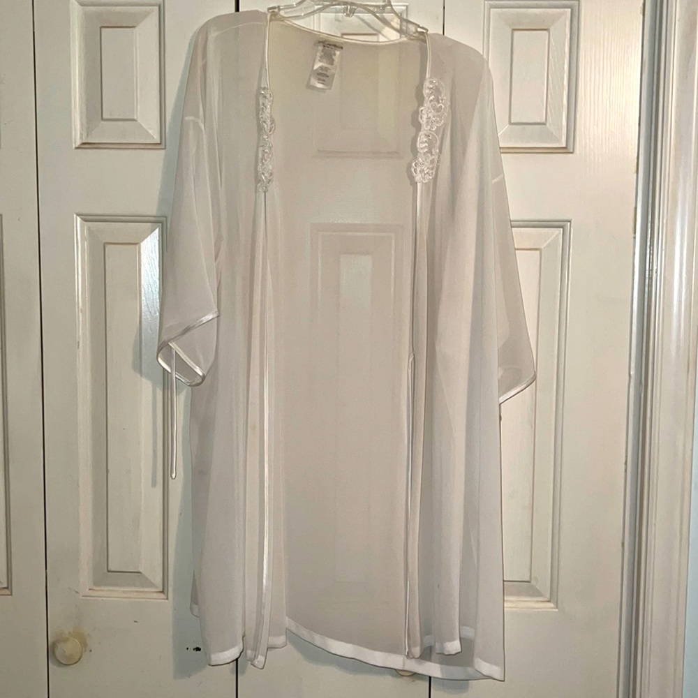 Vintage Secret Treasures Vintage Large White Shear Robe